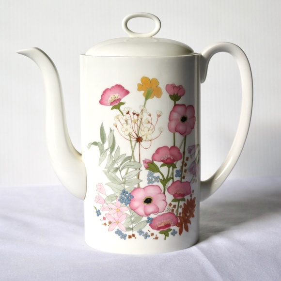 Wedgwood Coffee Pot "Meadow Sweet" Bone China 1970s - Picture 1 of 5